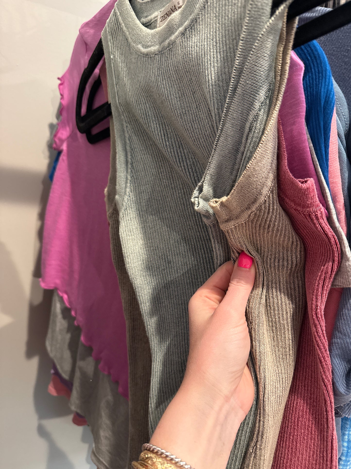 Acid Washed Ribbed Tanks